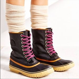 Sorel 1964 Boots with Pink Laces